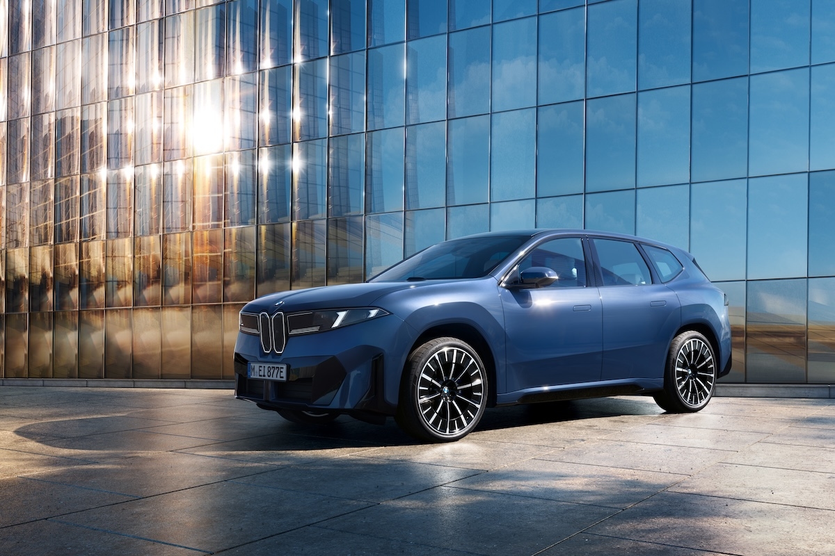 BMW iX3 debütiert in Italien: bis zu 805 km, die Neue Klasse startet