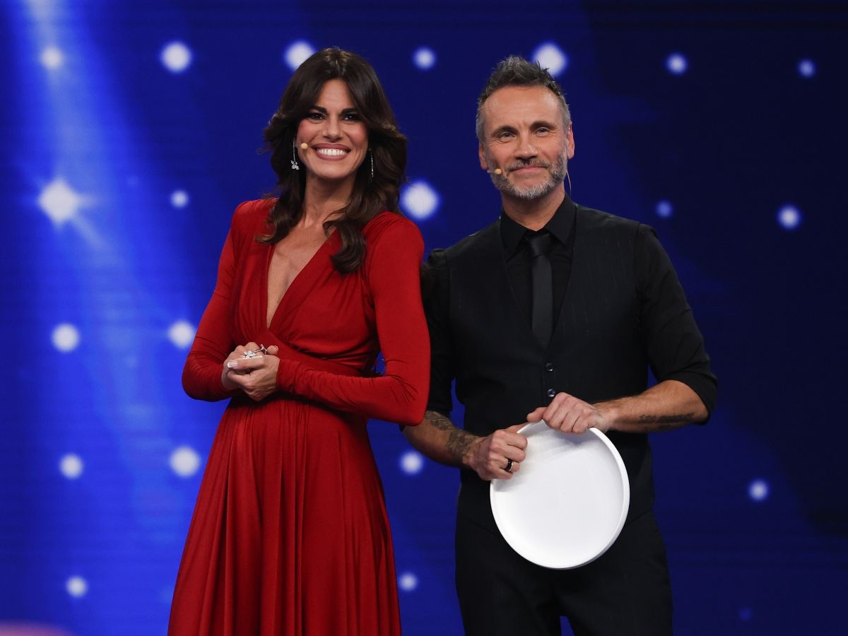 Kijkcijfers/ Van straat tot podium, zelfs in herhalingen, Rai1-publiek vindt het leuk en wint. Canale 5 voetbal pakt de andere helft van de appel.