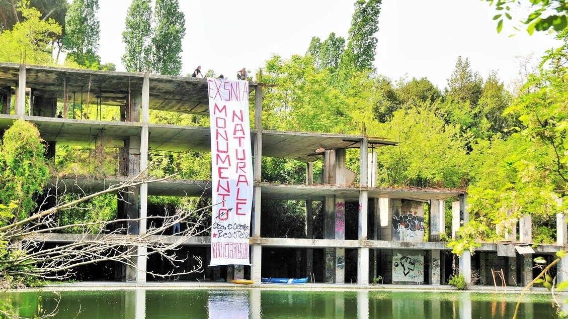 Der Bullicante-See ex Snia von Rom auf der Biennale in Venedig