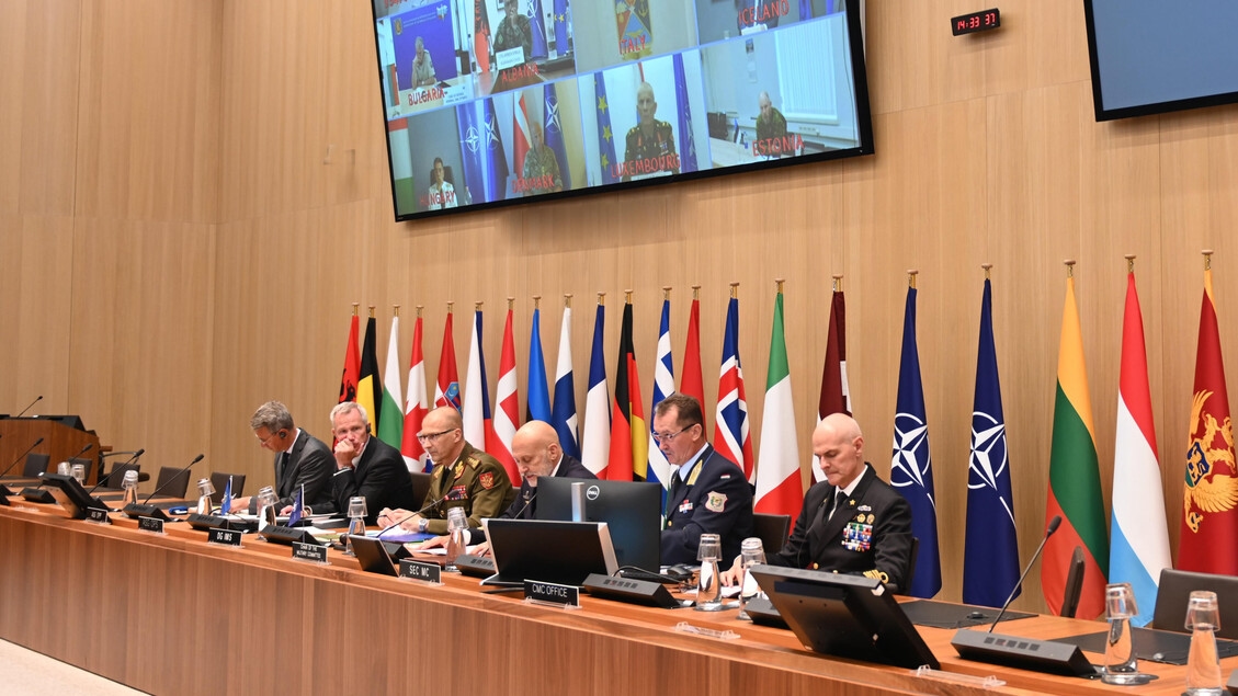 NATO Kiev'e yönelik garantiler üzerinde çalışırken, Vance Avrupa'nın öncülük etmesi çağrısında bulundu.