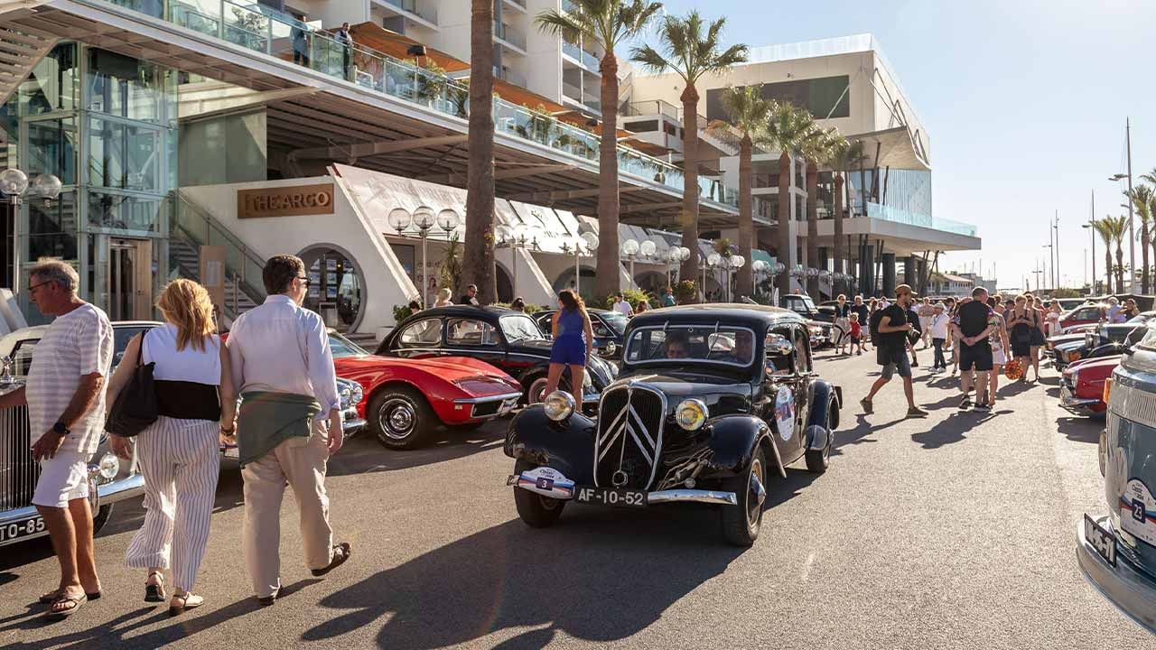 Algarve Classic Cars keert terug met meer dan 100 klassieke auto's en rijdt door Faro en Olhão