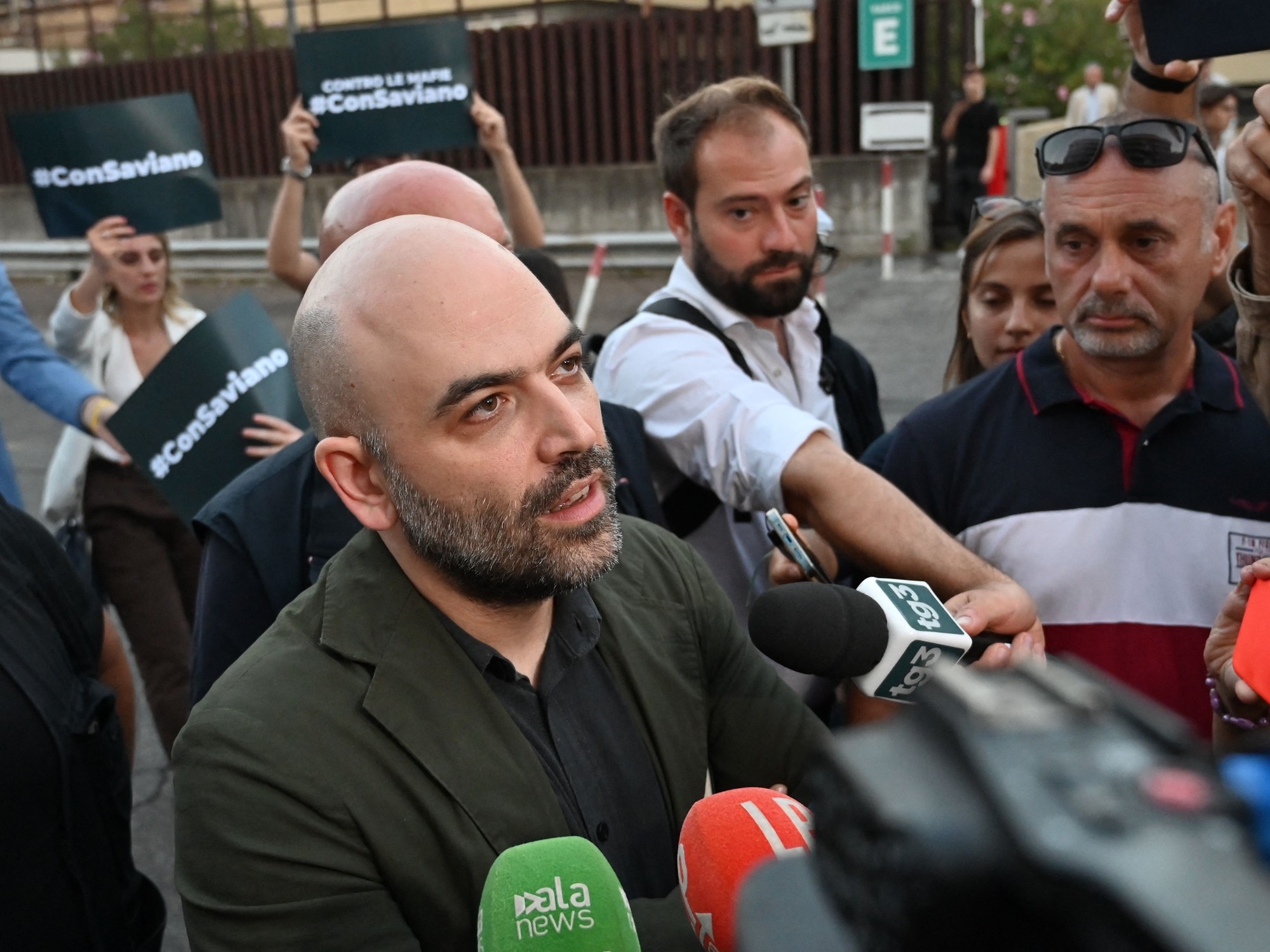 Roberto Saviano doprowadza do kluczowego wyroku skazującego przeciwko Camorze: „To najważniejszy wyrok w moim życiu”.
