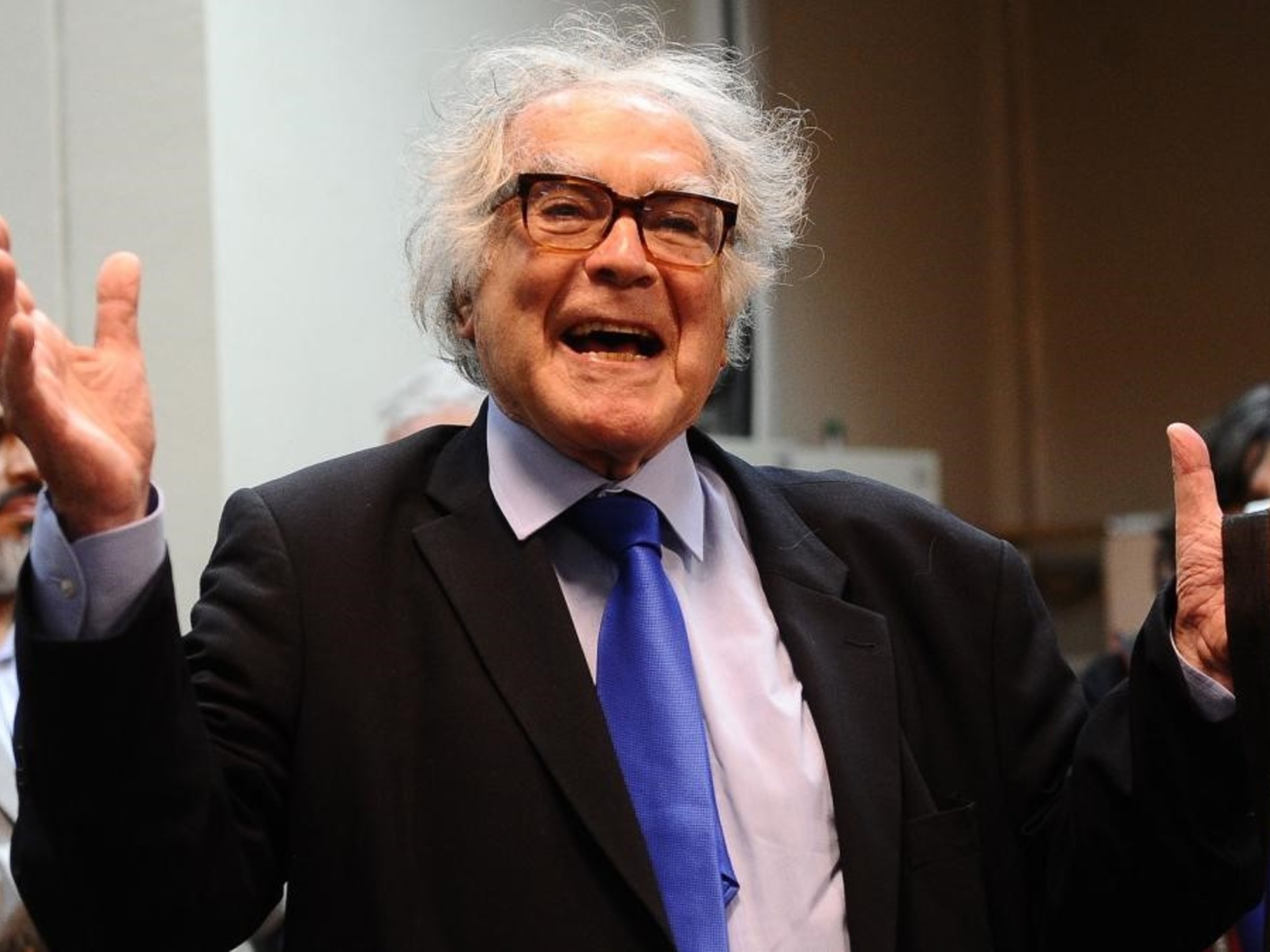 Metinlerdeki, resimlerdeki ve çoğaltımlardaki anormalliklerin okuyucusu Carlo Ginzburg