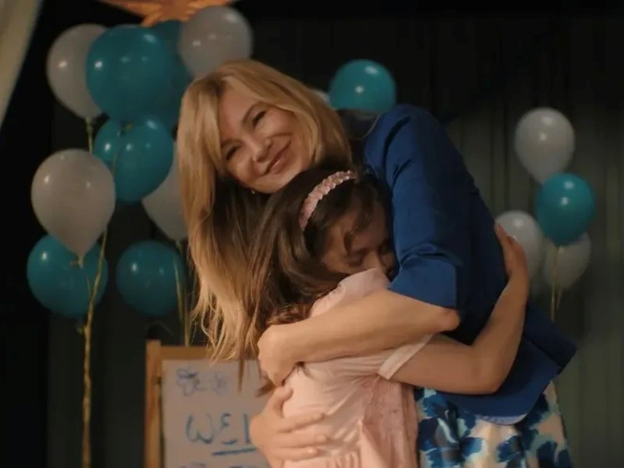 "Good American Family": adoptan a una niña con enanismo que los embauca