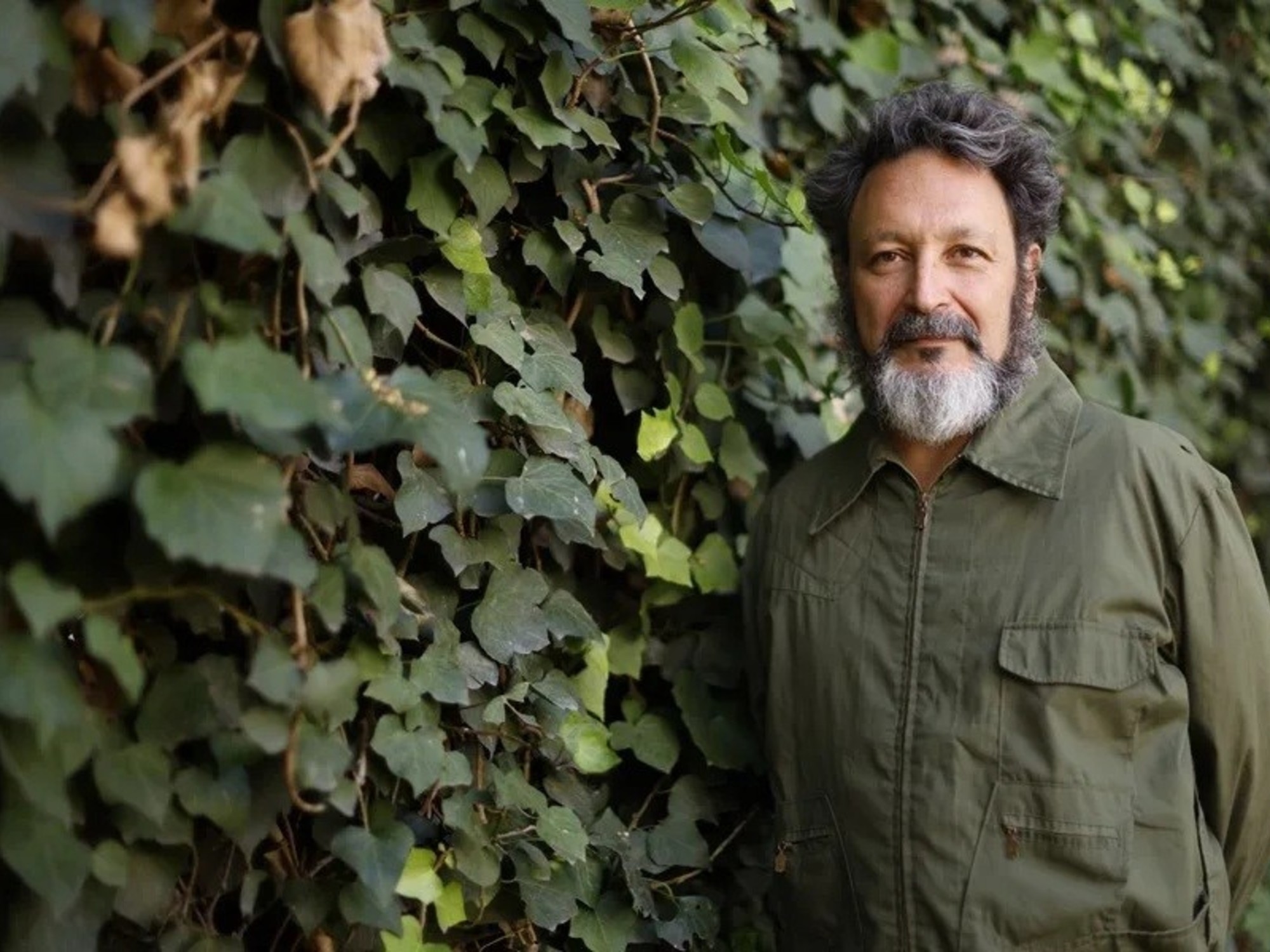 El mexicano Luigi Amara reflexiona en 'Fetiches ordinarios' sobre la magia de los objetos