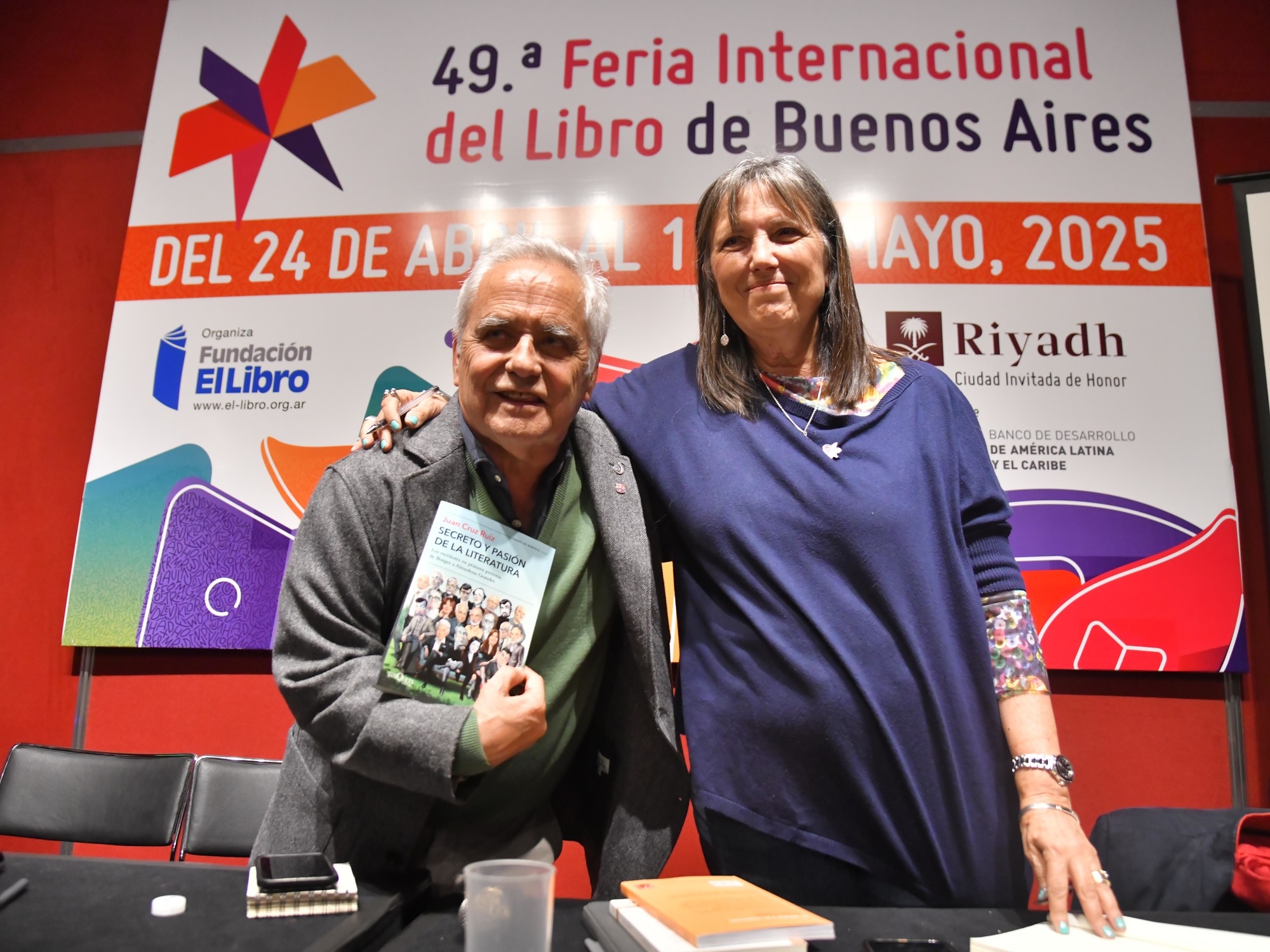 Juan Cruz Ruiz presented his book at the Fair and defended the journalists attacked by Milei.