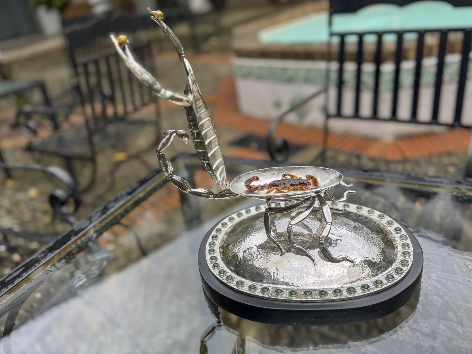 Mexican historians deliver to Spain a curious replica of the 'scorpion' that stung Hernán Cortés.