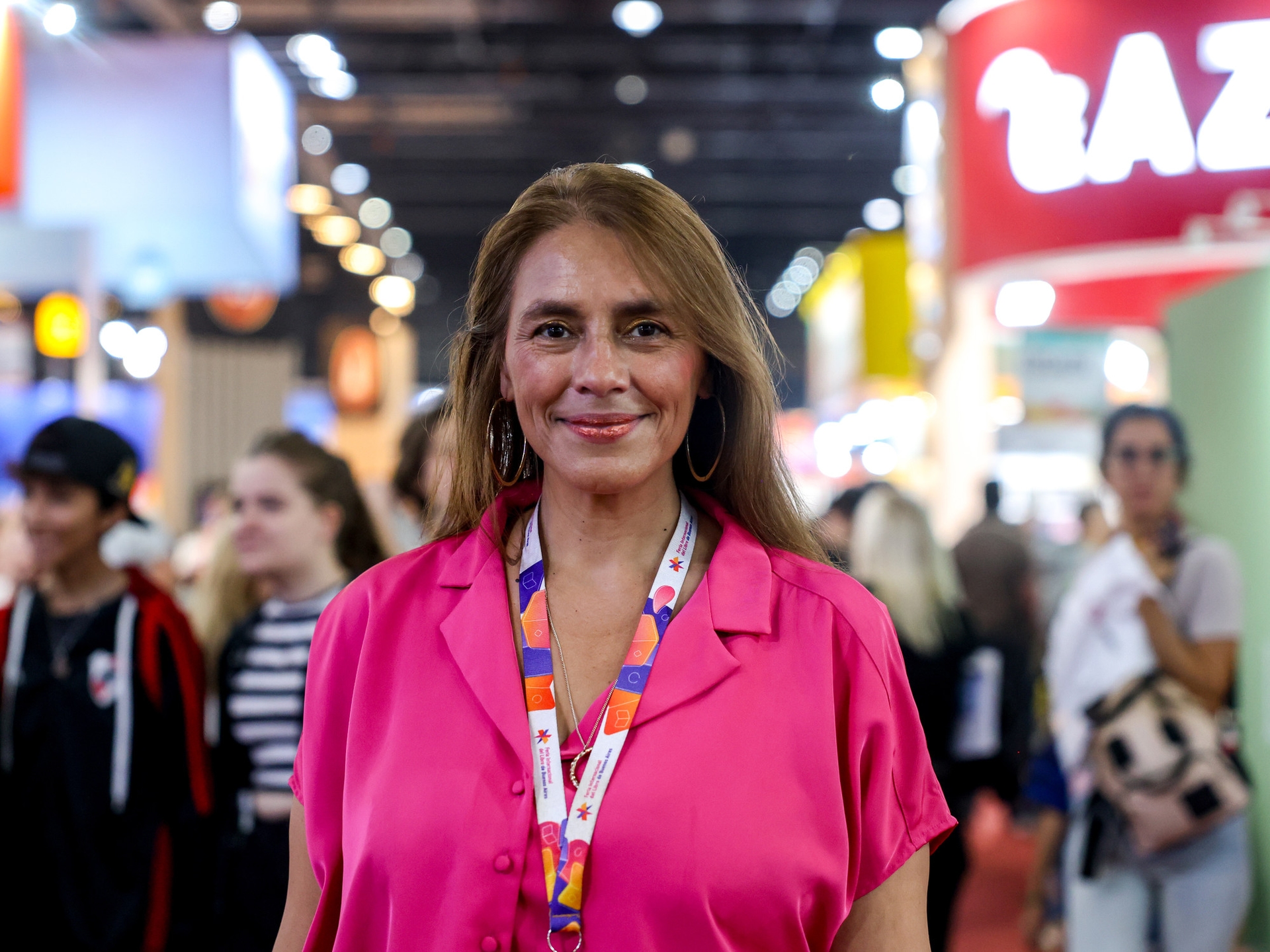 The Voice of the Book Fair: Who is the announcer who has been announcing the events for 26 years?