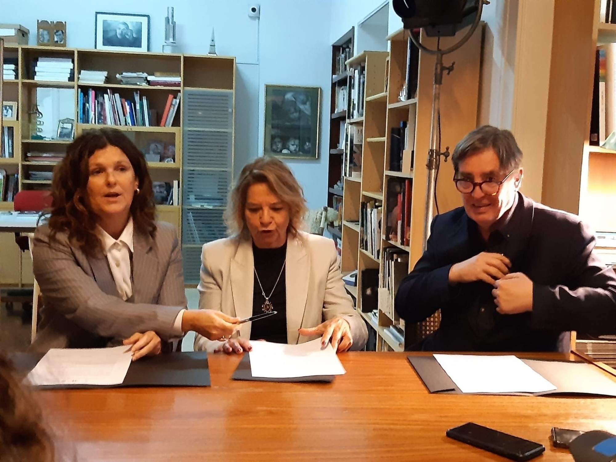 Het Cervantes Instituut zal het werk van Walsh en Facio wereldwijd promoten.