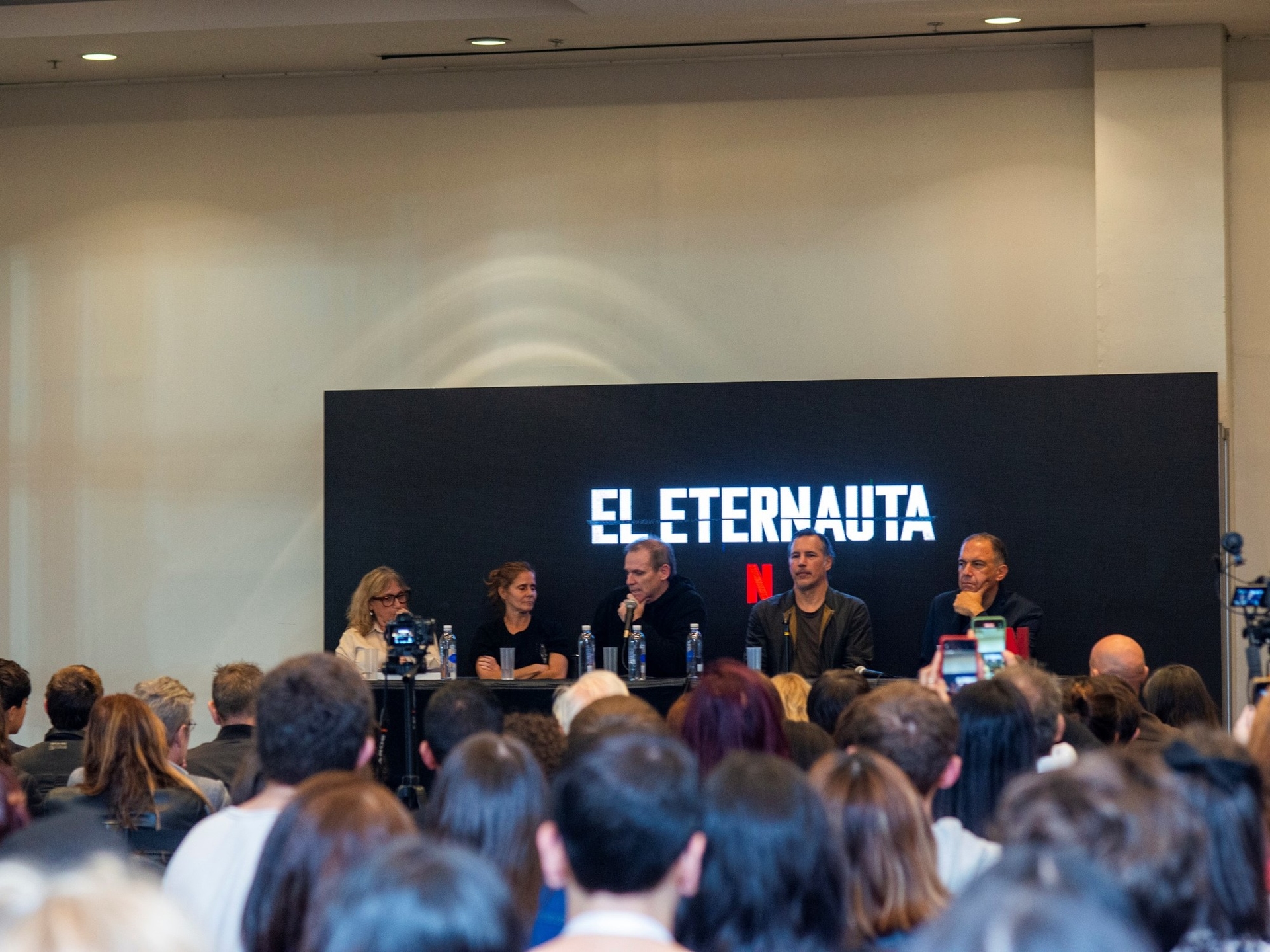 Pour Netflix, « avec El Eternauta, l’Argentine a remporté le championnat du monde des séries télévisées ».