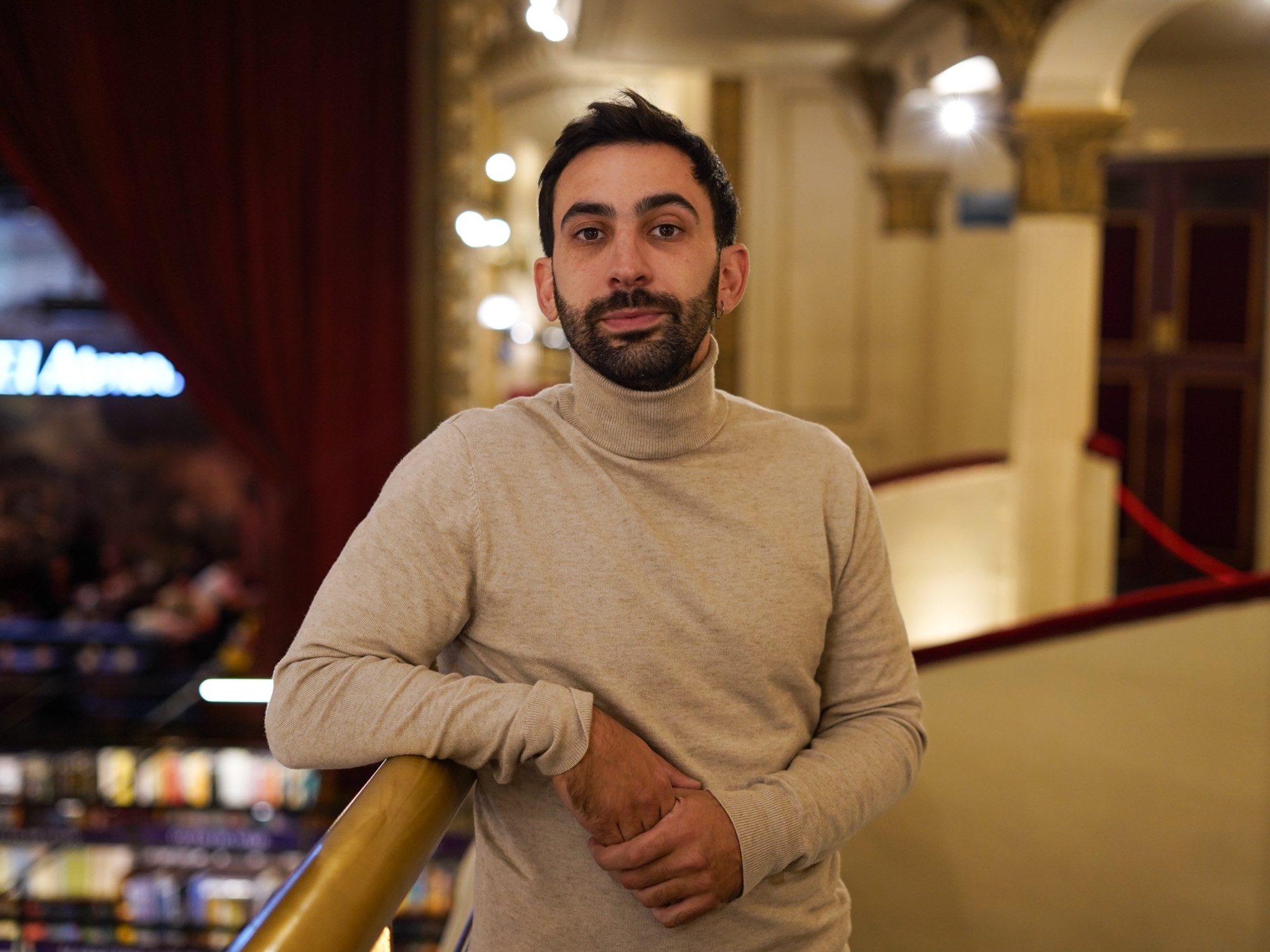 I cani di Milei e Dio: Juan Luis González svela il legame mistico del Presidente in "Le forze del cielo".
