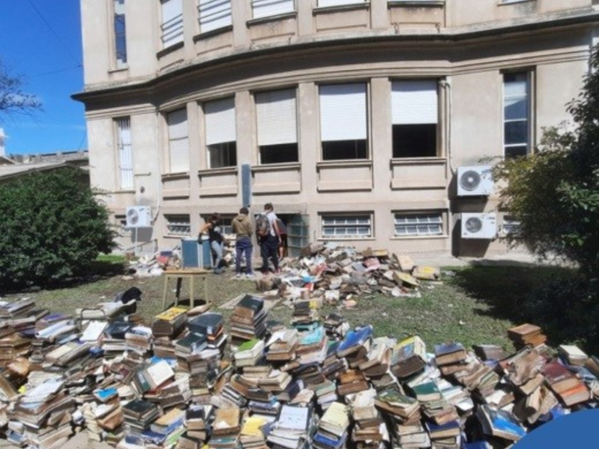 Do you have a book for Bahía Blanca? A campaign is collecting copies for flooded libraries.