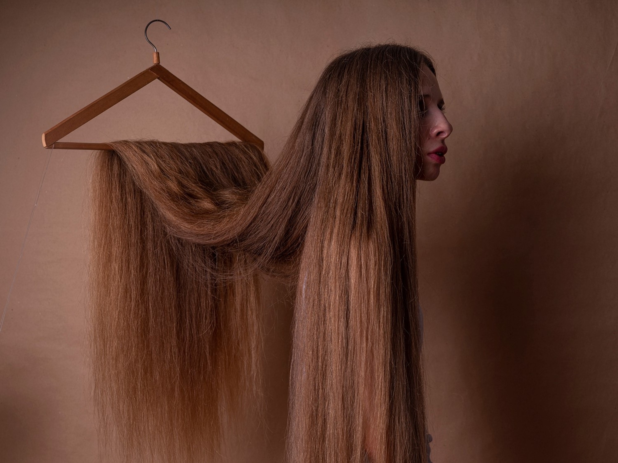 "The Longhairs": Irina Werning exhibits 20 years of photographs about the symbolism of long hair in ancestral communities.