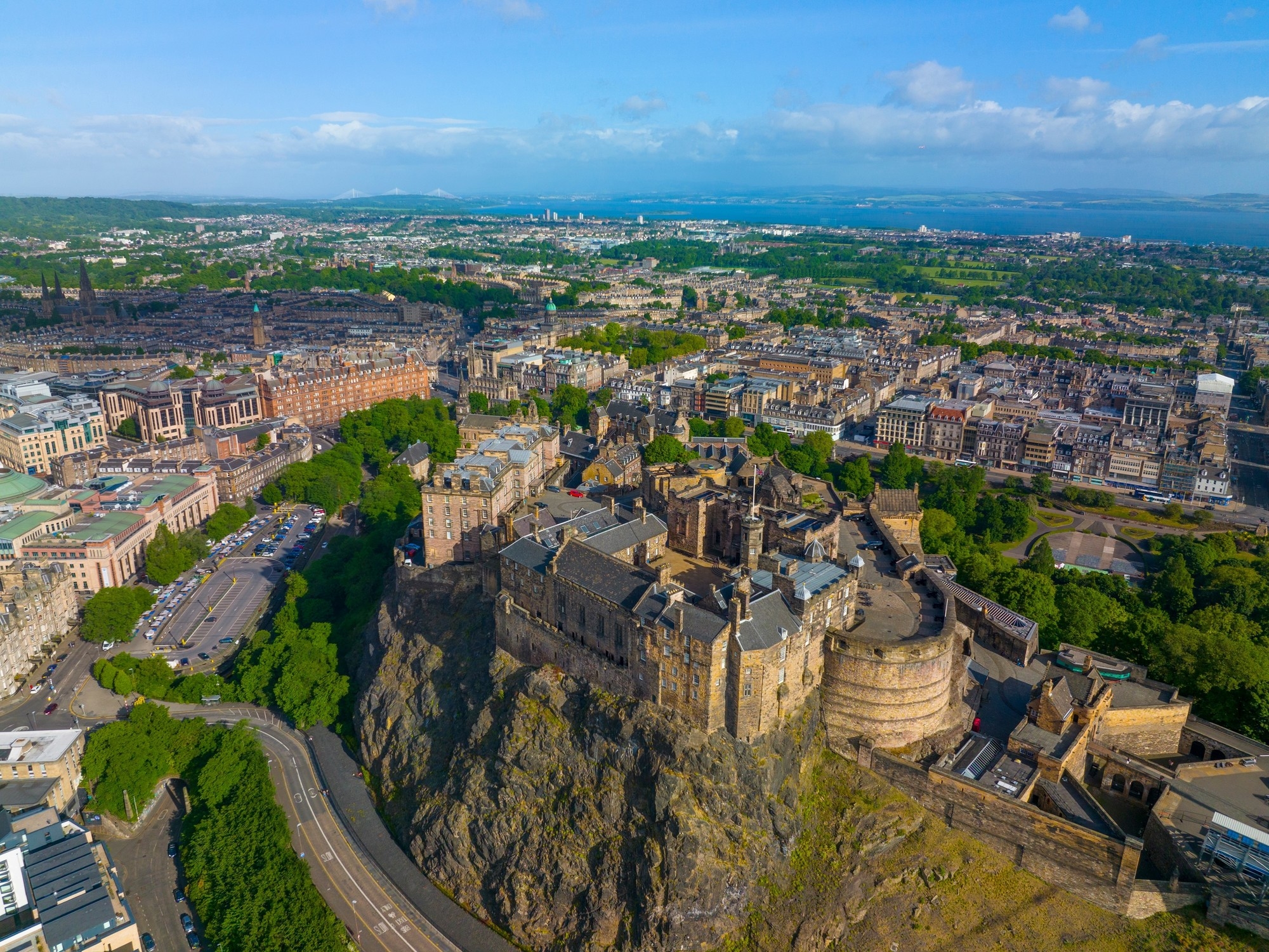 Ağustos ayında Edinburgh'da büyük bir açık hava partisi