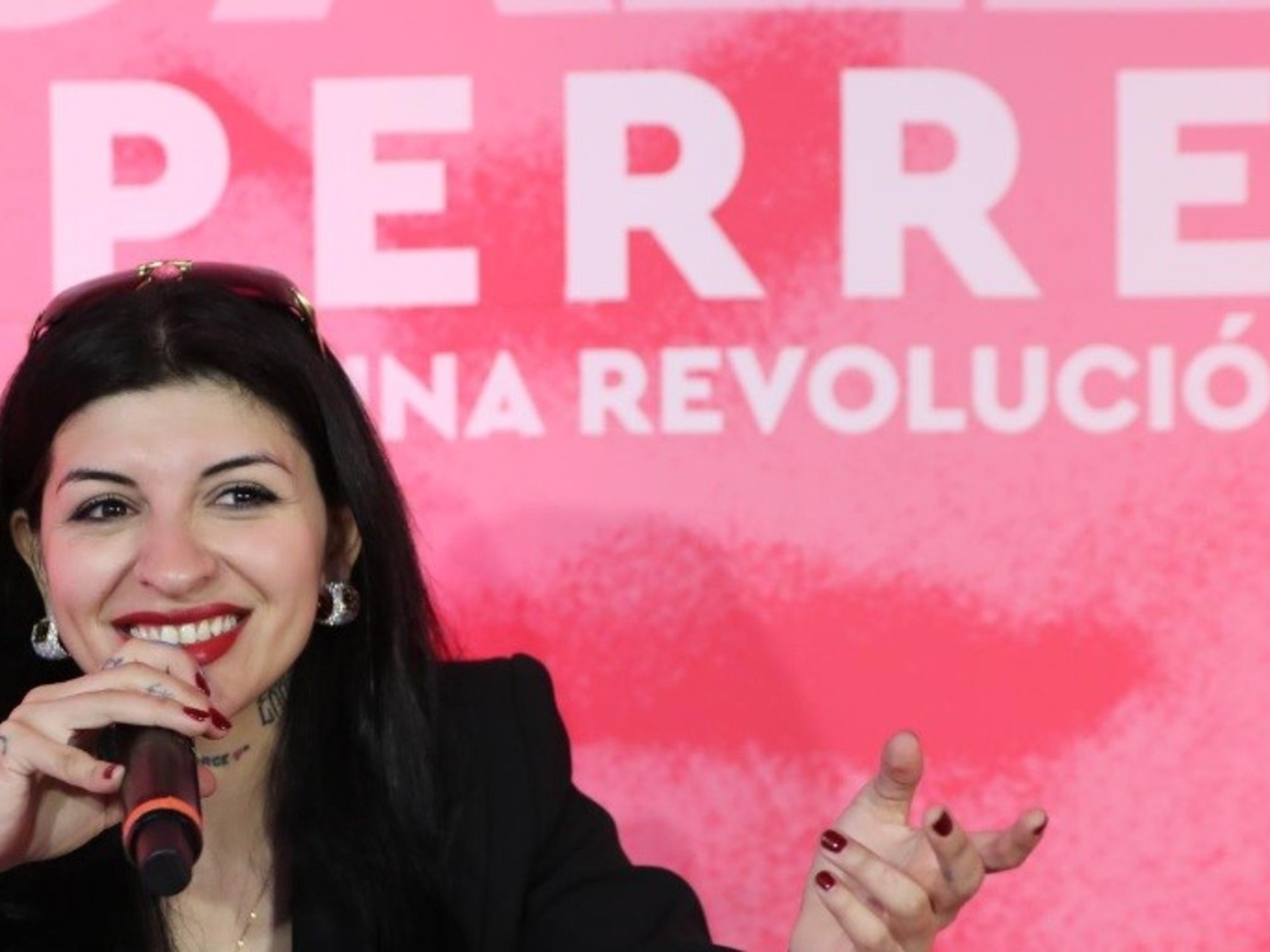 "Seguimos buscando la igualdad", dijo Cazzu al presentar su libro