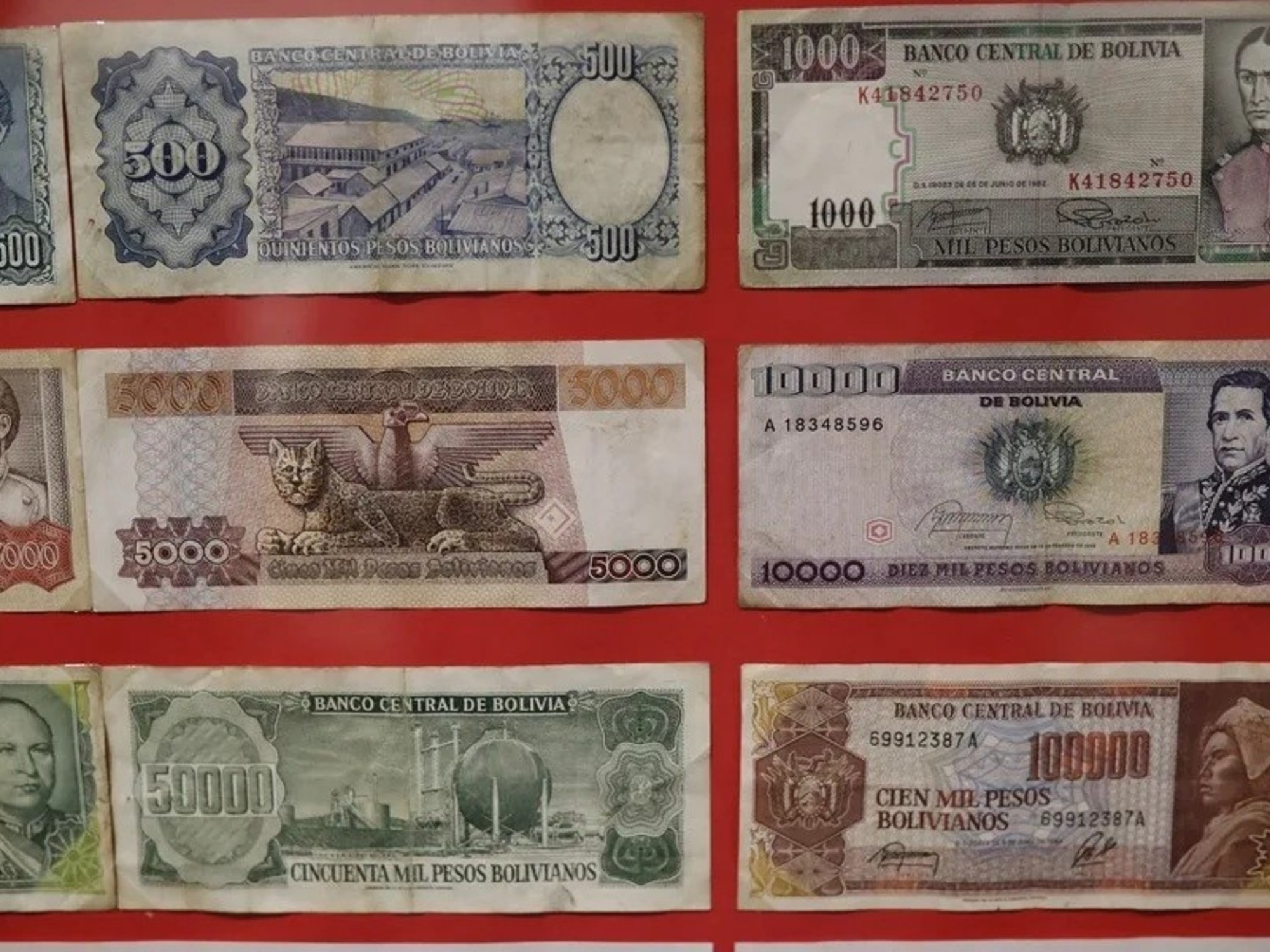 The largest private collection of coins and banknotes in Bolivia shows the evolution of money.