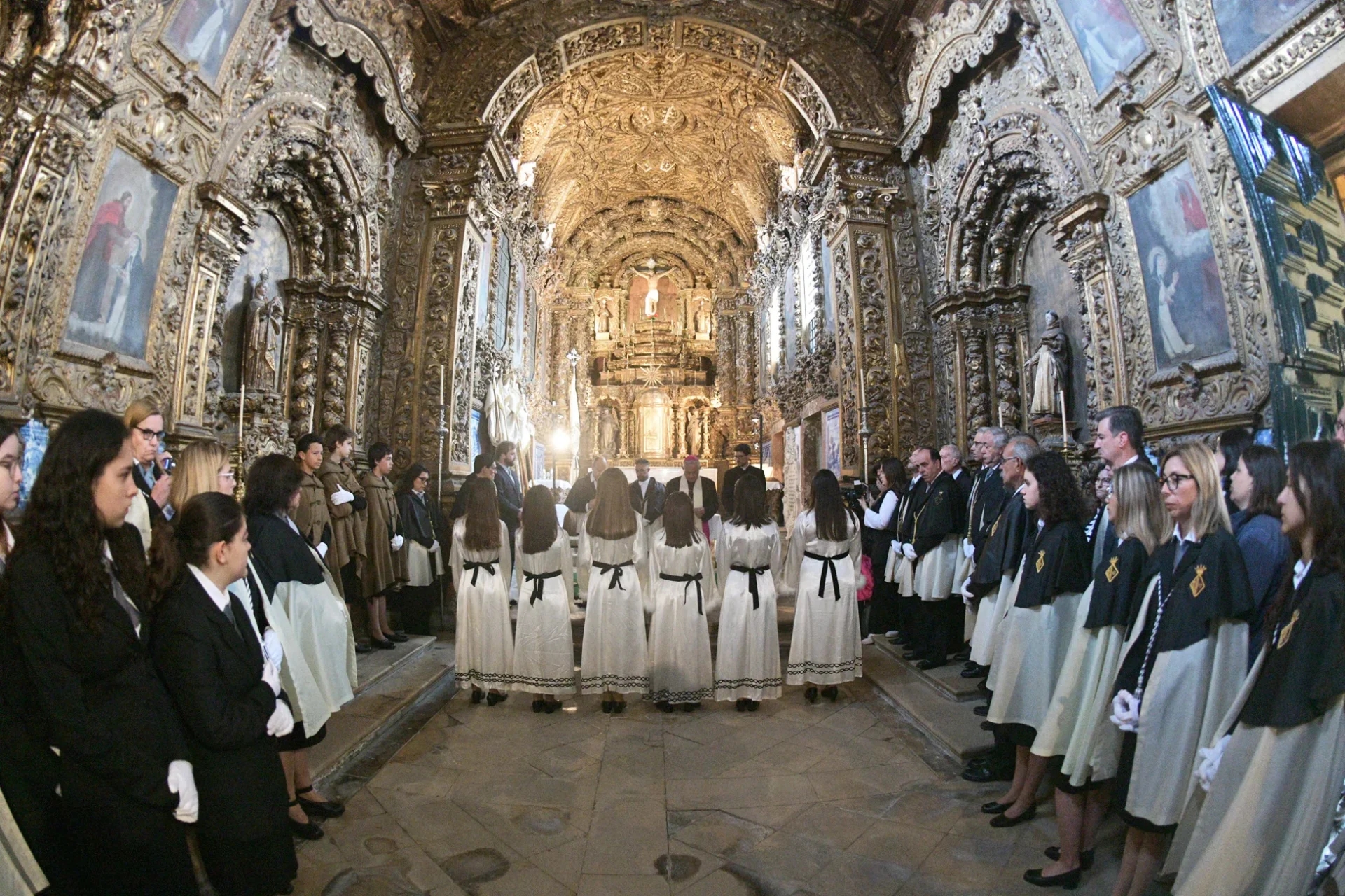 Das Festival begann mit der Eröffnung des Santa Joana Museums