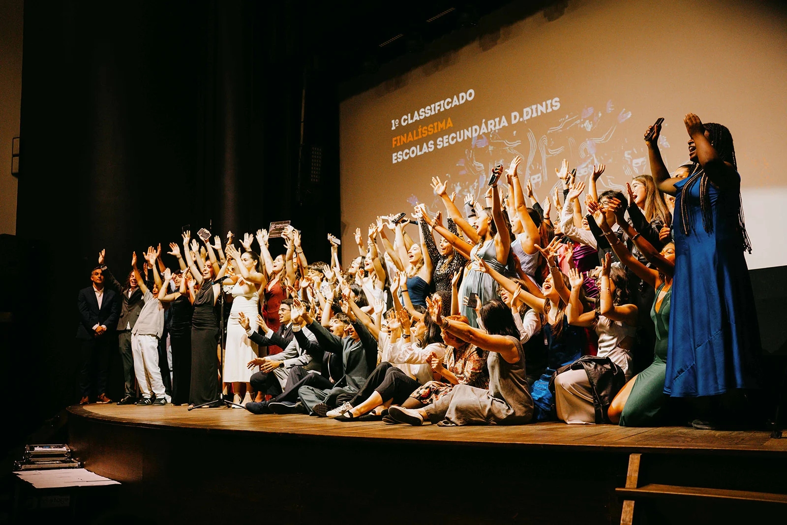 Gala das Escolíadas Glicínias Plaza fills Cineteatro Messias
