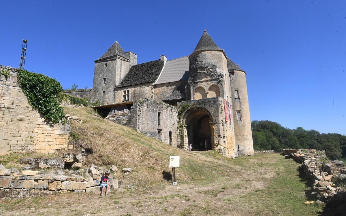 Descubra el castillo de Salignac a la luz de las velas