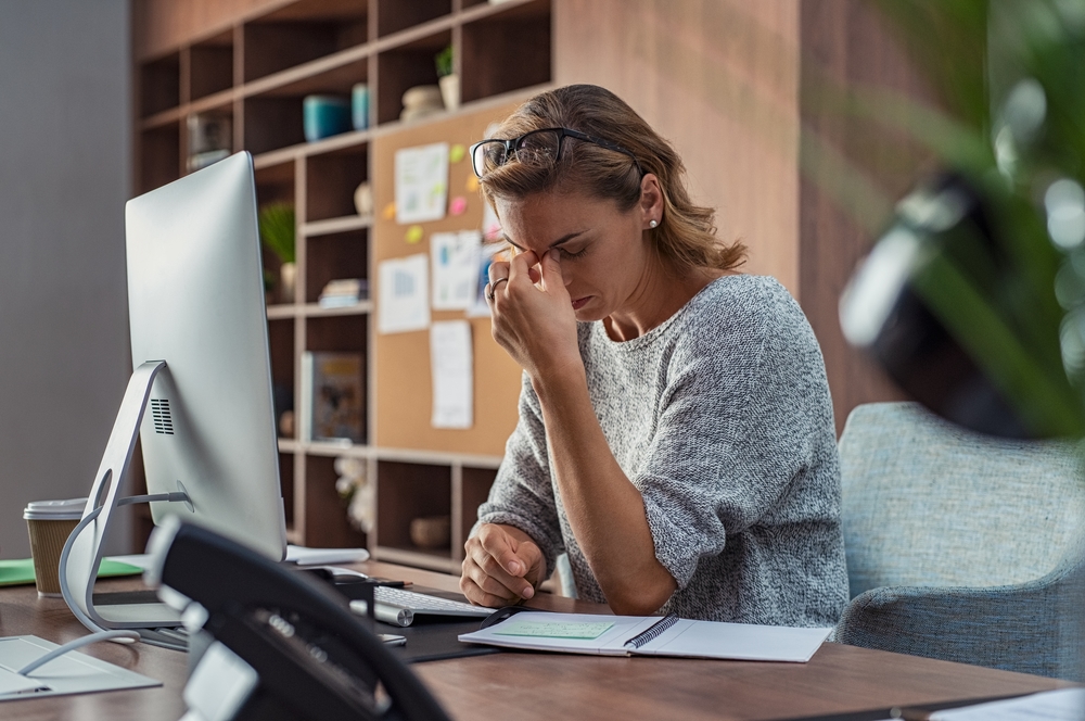 Mulheres com problemas hormonais sofrem em silêncio no trabalho: CBS