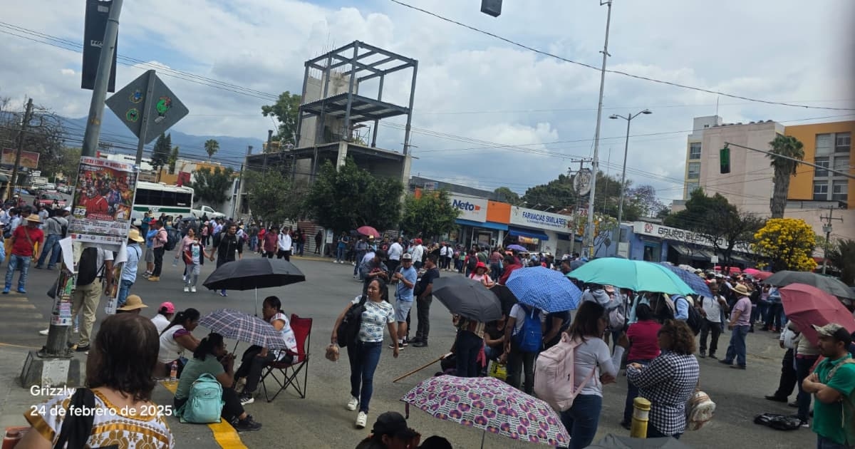 Profesores de educación indígena suspendieron clases y salieron a las calles