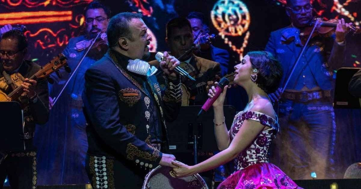 Pepe Aguilar clarifie les rumeurs sur « l'achat de couvertures » et son influence sur le succès d'Angela Aguilar