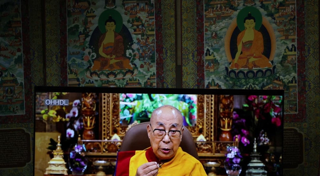 Citazioni del Dalai Lama che ci ispirano a vivere con empatia, coraggio e impegno.