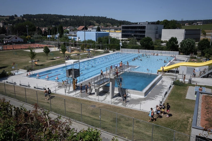 "Troublemakers often come from the neighborhoods": In Porrentruy (Switzerland), following repeated incivility from young French border residents, the town limits access to its swimming pool (Update: a measure deemed "xenophobic and stigmatizing")