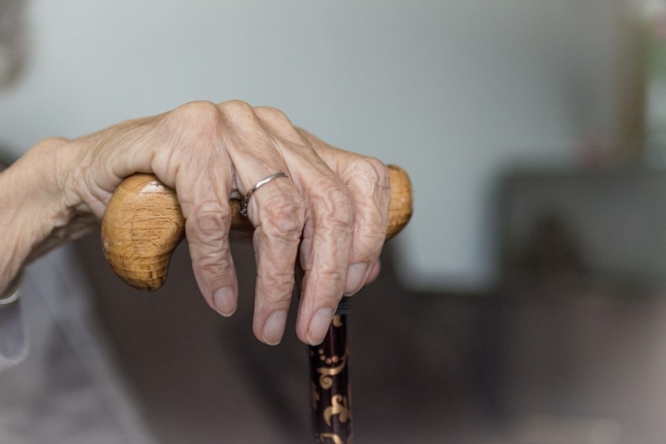 Marseille: Strangled, threatened with a knife, doused with water...: a 90-year-old woman violently attacked at her home by two burglars