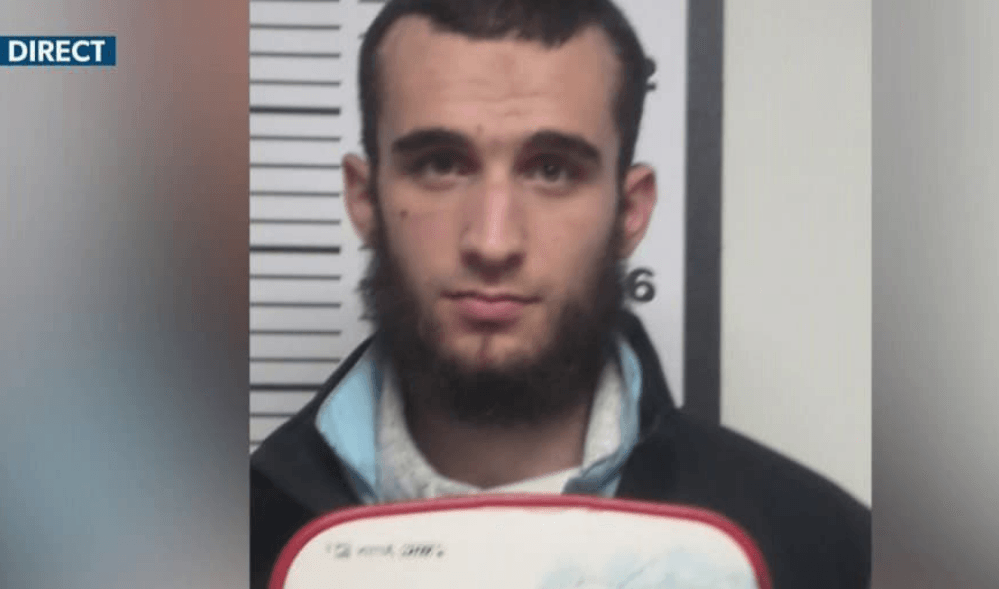Condé-sur-Sarthe Prison Attack: Life Sentence for Michaël Chiolo, the inmate who, along with his wife Hanane, attacked guards shouting “Allahu Akbar”; she was killed by the RAID. Accomplices Abdelaziz, Nabil, and Yassine sentenced