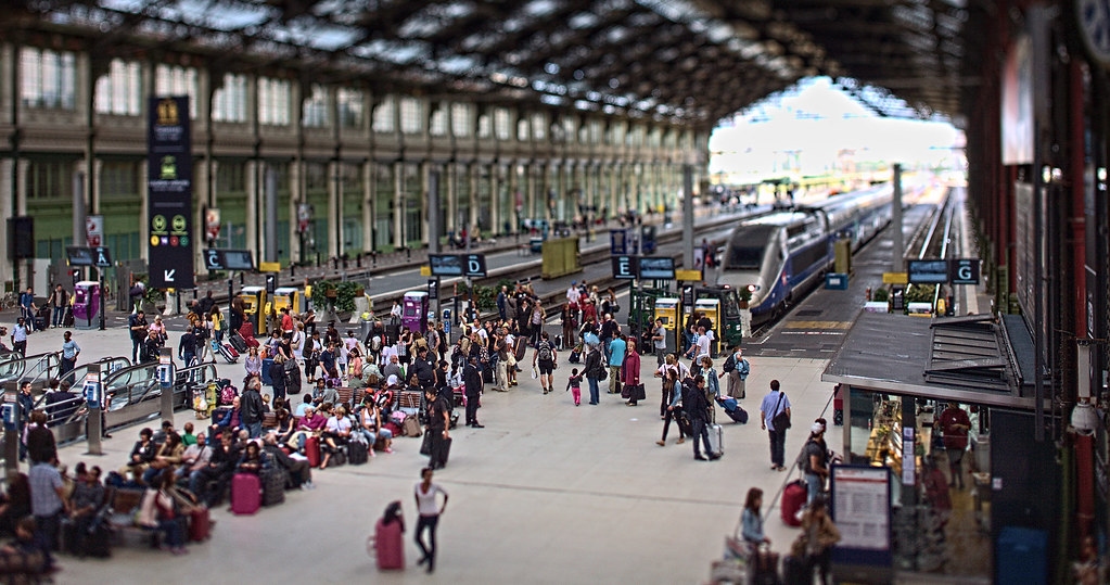 París: Dos tunecinos fueron arrestados al bajar de un tren en la estación de Lyon. Uno de ellos llevaba joyas por valor de 10 millones de euros en ropa interior.
