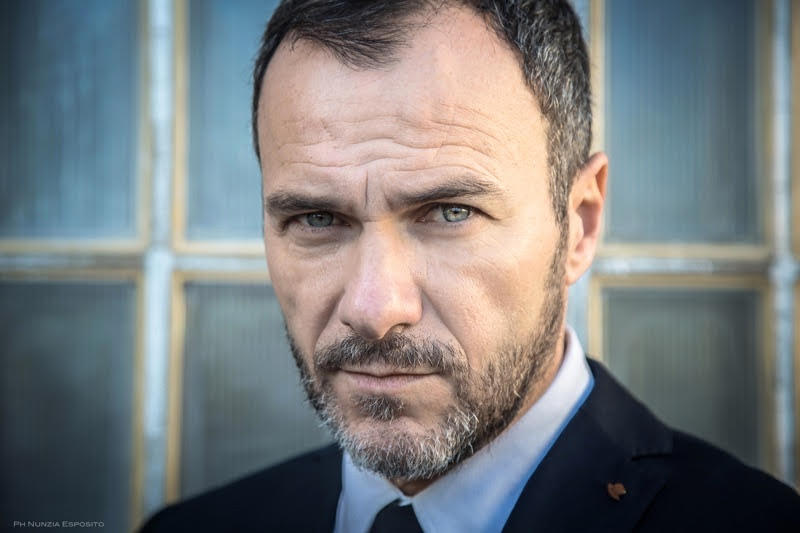 „Stay in Naples“: Von Massimiliano Gallo bis Peppe Servillo, 21 Shows in der Stadt.