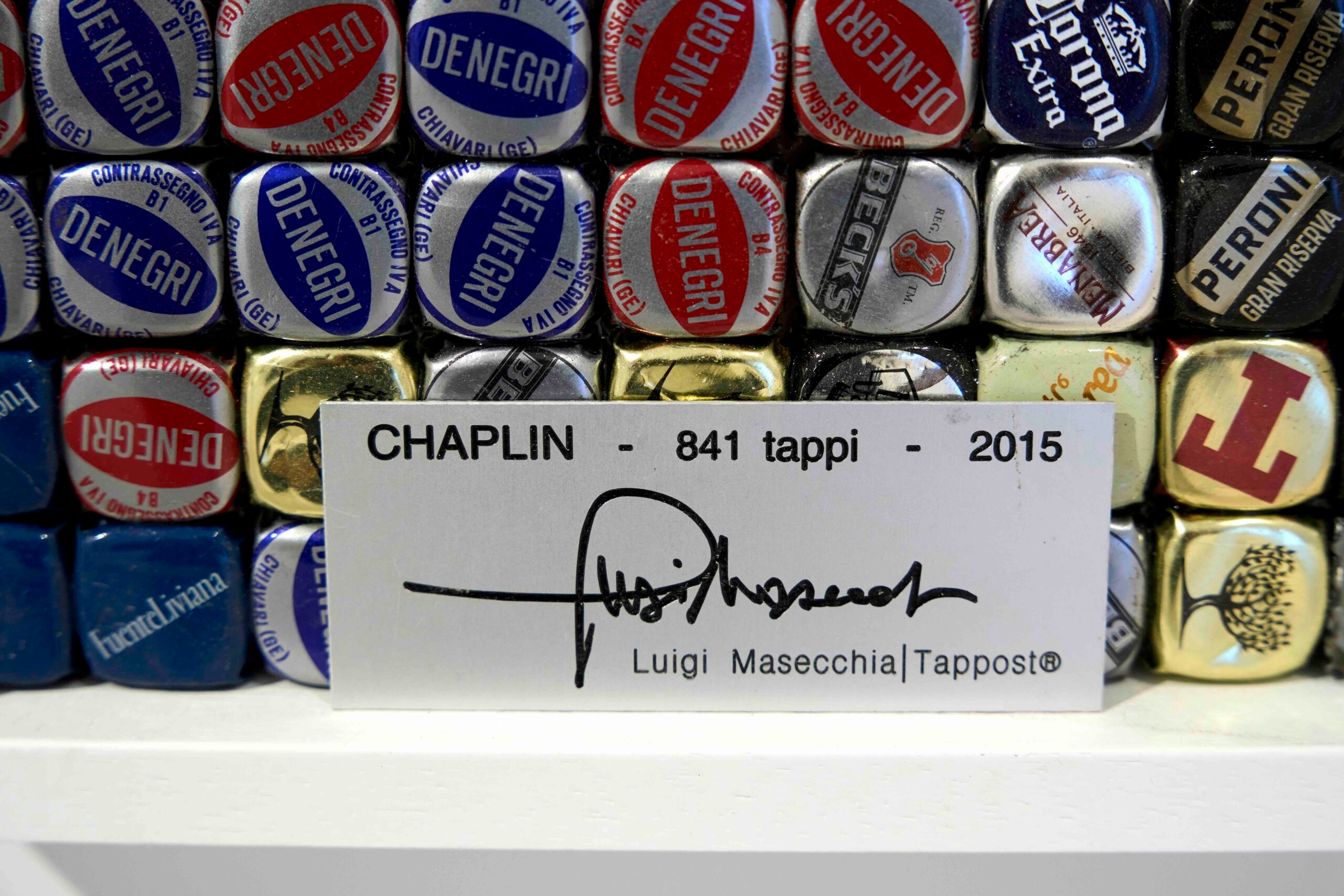 Mostre, a Capri un’esposizione di oltre 10mila tappi