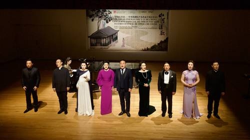 En el Cenart, el público viajó por las geografías naturales de la poesía milenaria china