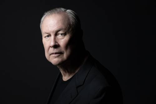 Odszedł gigant teatru; Bob Wilson pozostawia „ślad w pamięci ognia”