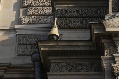 Durante la rapina gli allarmi hanno funzionato, afferma il presidente del Louvre.