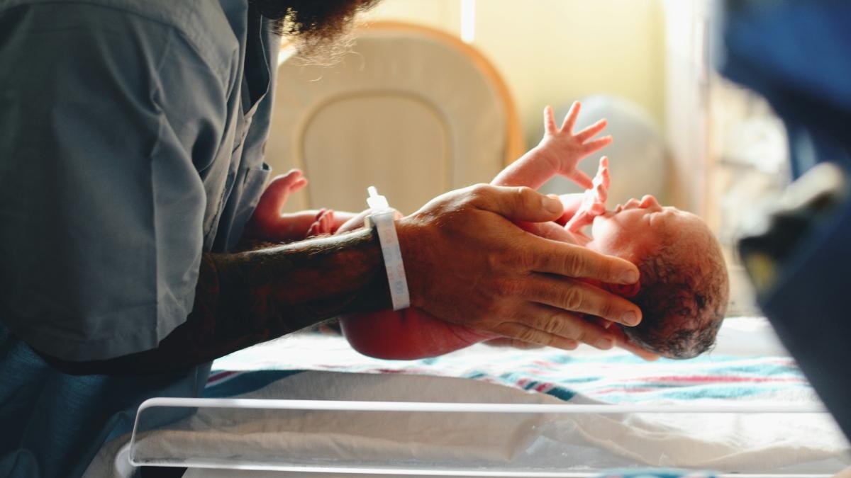 Chaves para cuidar de um bebê prematuro, no hospital e em casa