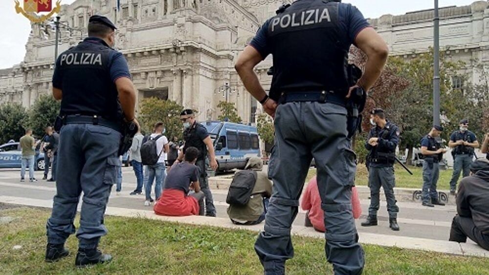 Killed his mother and sister in France, found and arrested in Central Station
