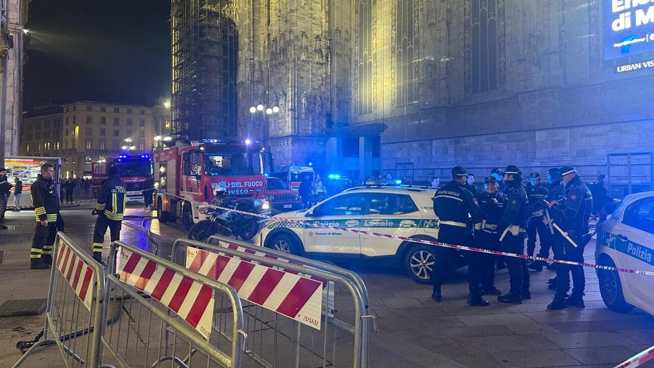 Evacúan el H&M de la Piazza Duomo: una planta se llenó de humo