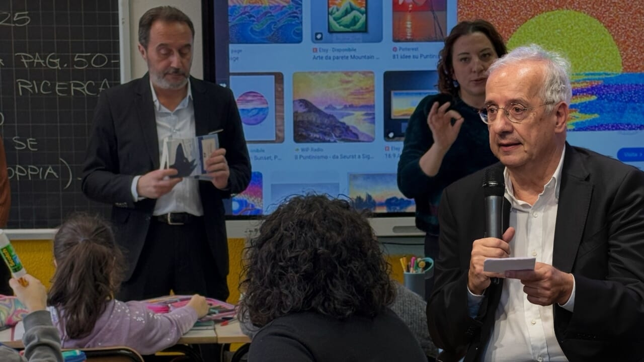 La polémica por el libro de Veltroni que repartió el alcalde en las escuelas