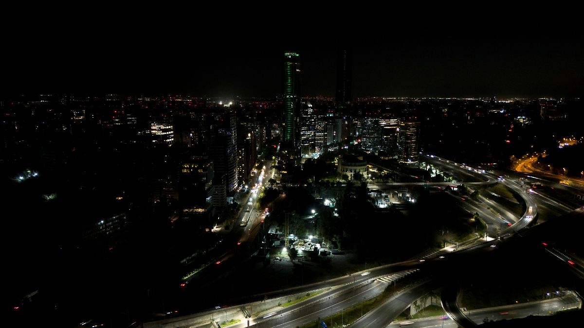 Army in action: Power outage causes state of emergency in Chile