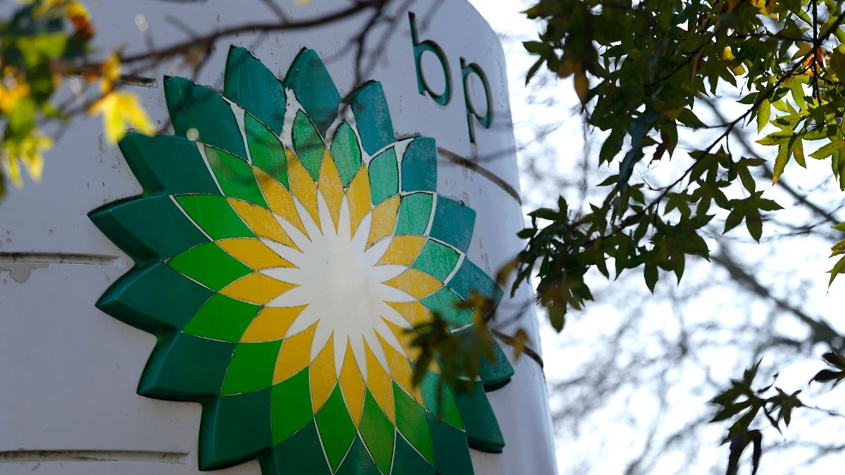 El cambio de rumbo genera críticas: BP vuelve a centrarse más en el petróleo y el gas