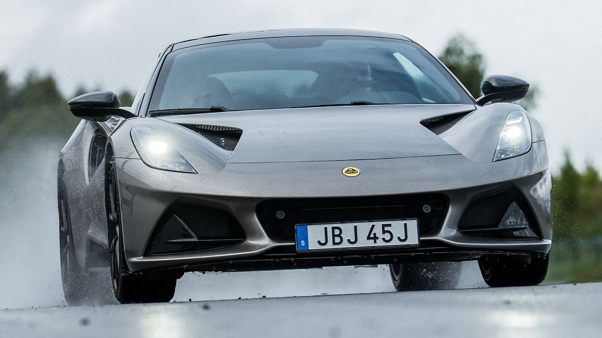 Non particolarmente adatta all'uso quotidiano: Lotus Emira Turbo SE - con equipaggiamento opzionale di serie
