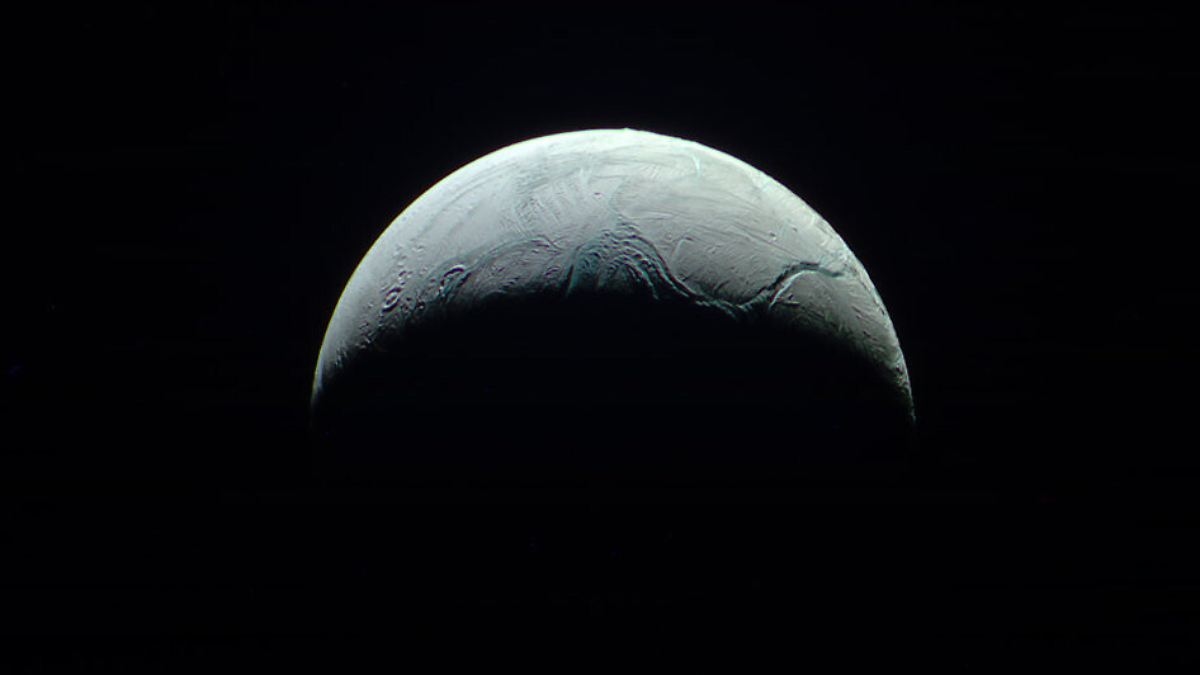 Alienígenas perto de Saturno?: Astrobiólogo procura vestígios de vida em lua gelada