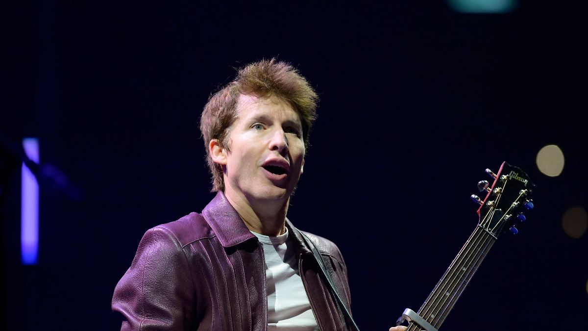 "It's a little creepy": James Blunt talks about the story behind "You're Beautiful"