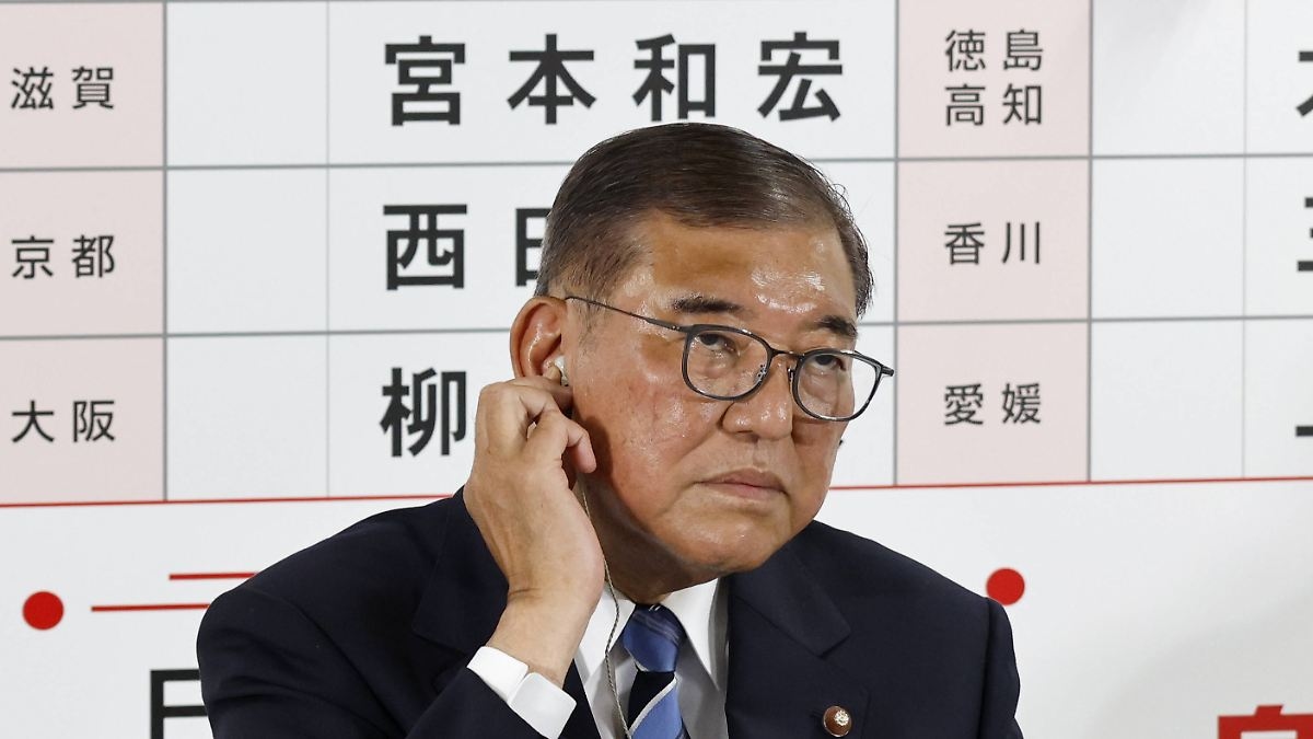 Z wyraźną przewagą: premier Japonii przyznaje się do porażki wyborczej, ale chce pozostać na stanowisku