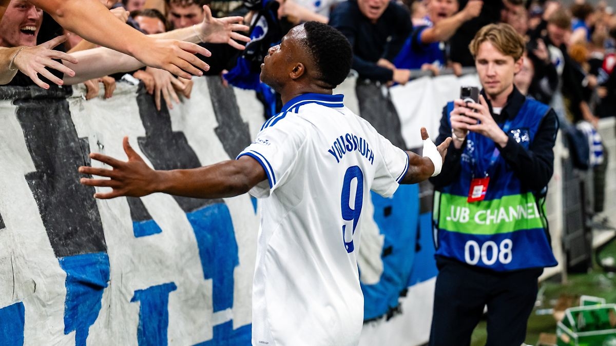 Hij scoort het beslissende doelpunt: de in ongenade gevallen Moukoko speelt ineens in de Champions League