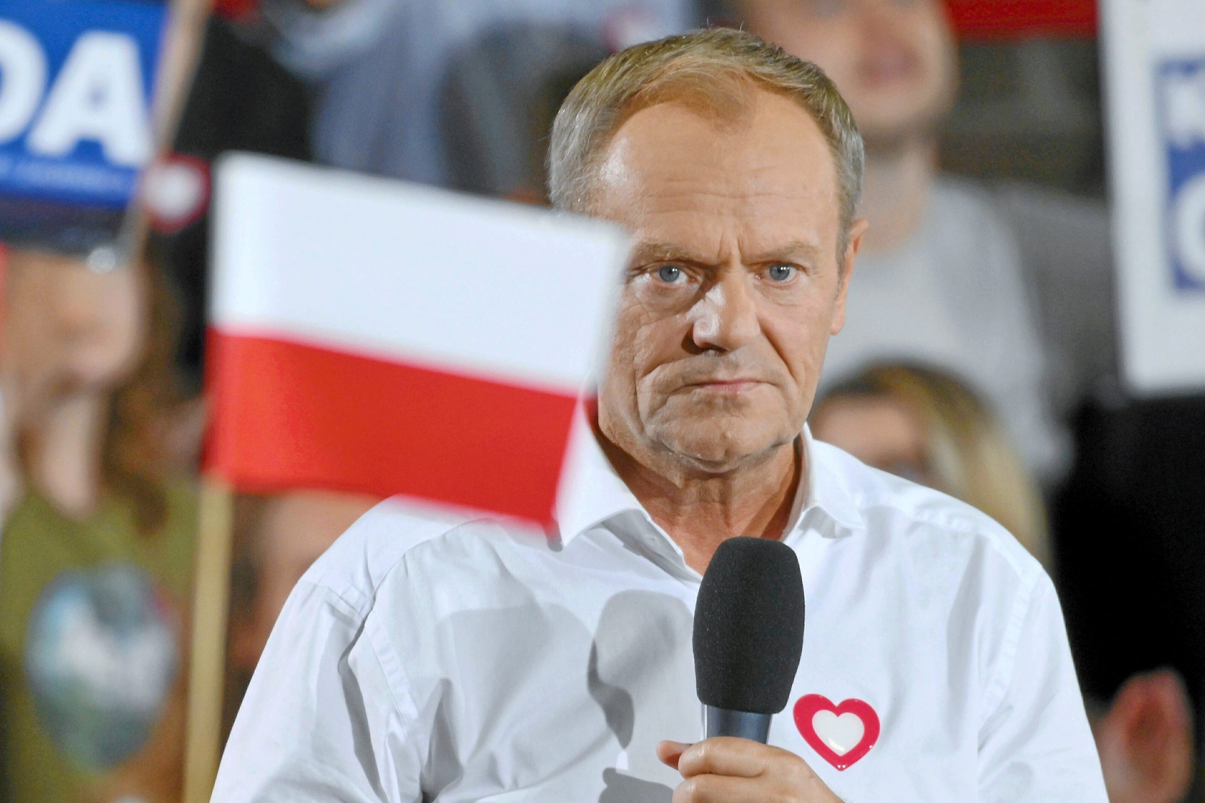 Poland | Donald Tusk survives vote of confidence