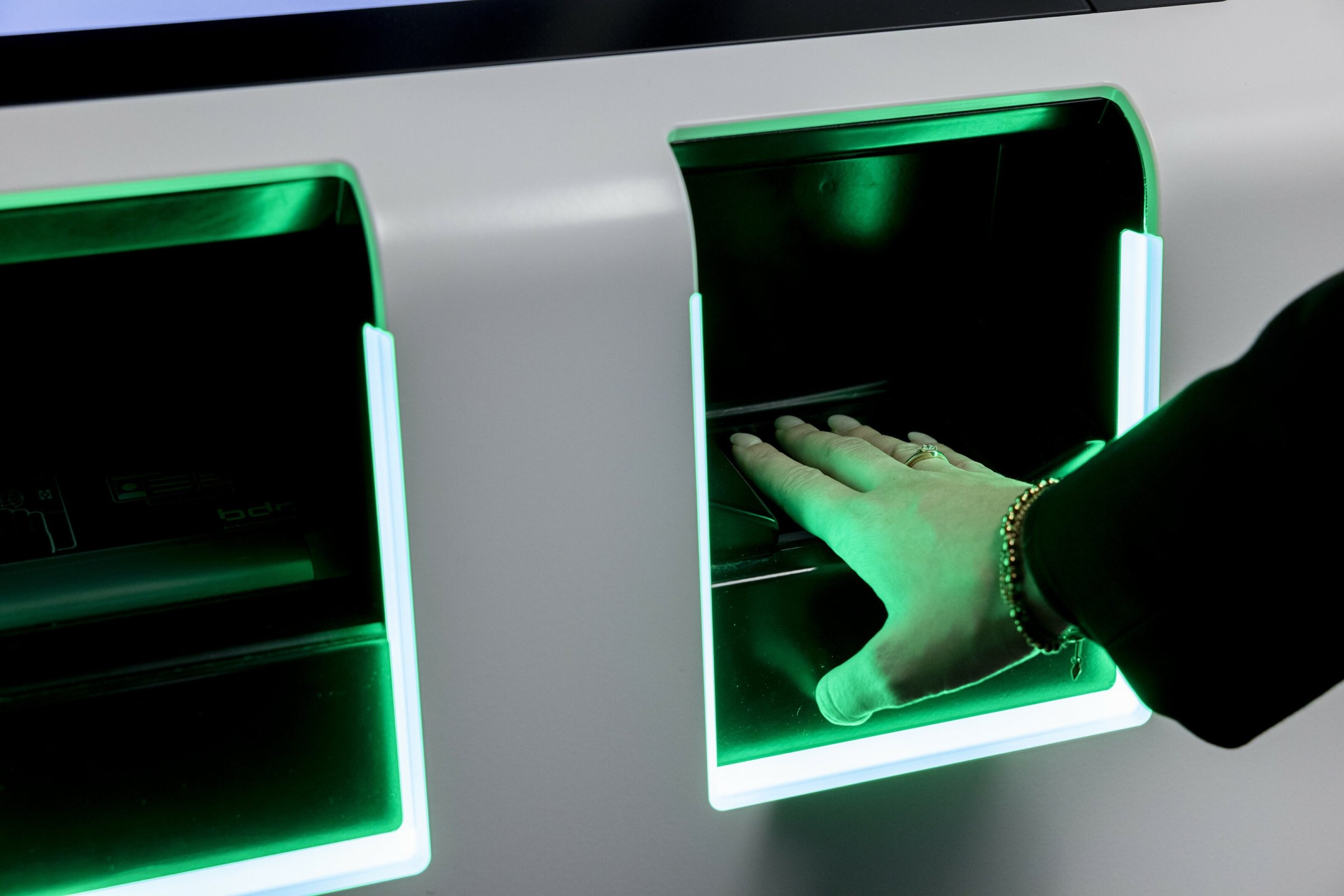 Inreis-/uitreissysteem | EU start met biometrische grenscontroles voor visumvrije reizigers