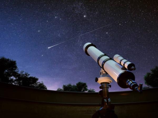 Nutzen Sie die Pause: die Ferienkurse im Planetarium Bogotá